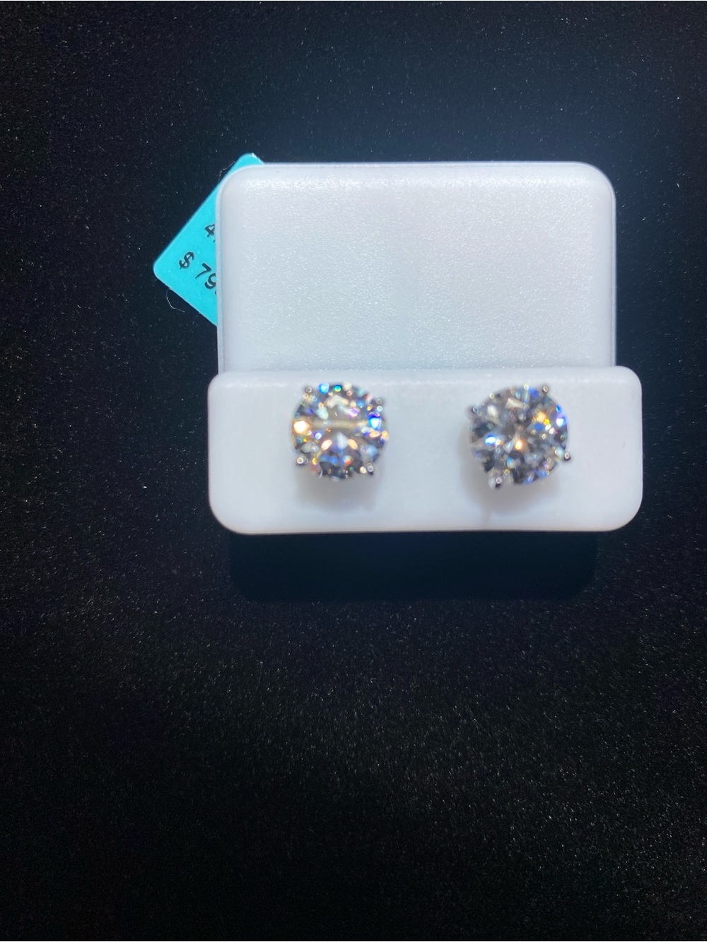Round Moissanite Studs